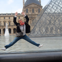 Explorica Students in Paris Louvre
